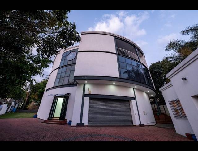 5 BEDROOM HOUSE FOR SALE IN OAKDENE